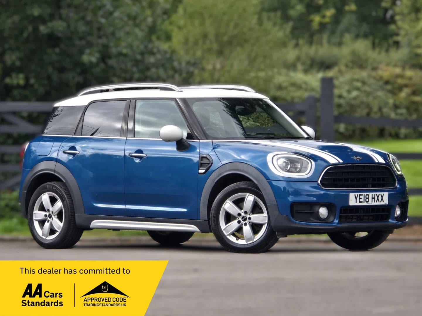 MINI Countryman - image 1 of 28