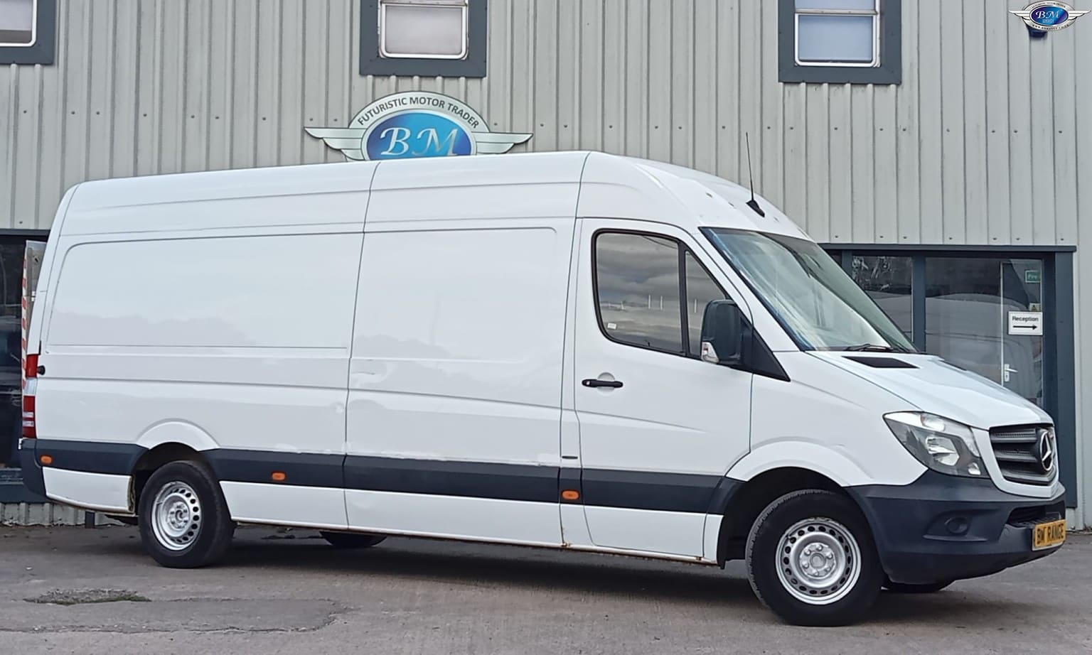 Mercedes-Benz Sprinter - image 1 of 21