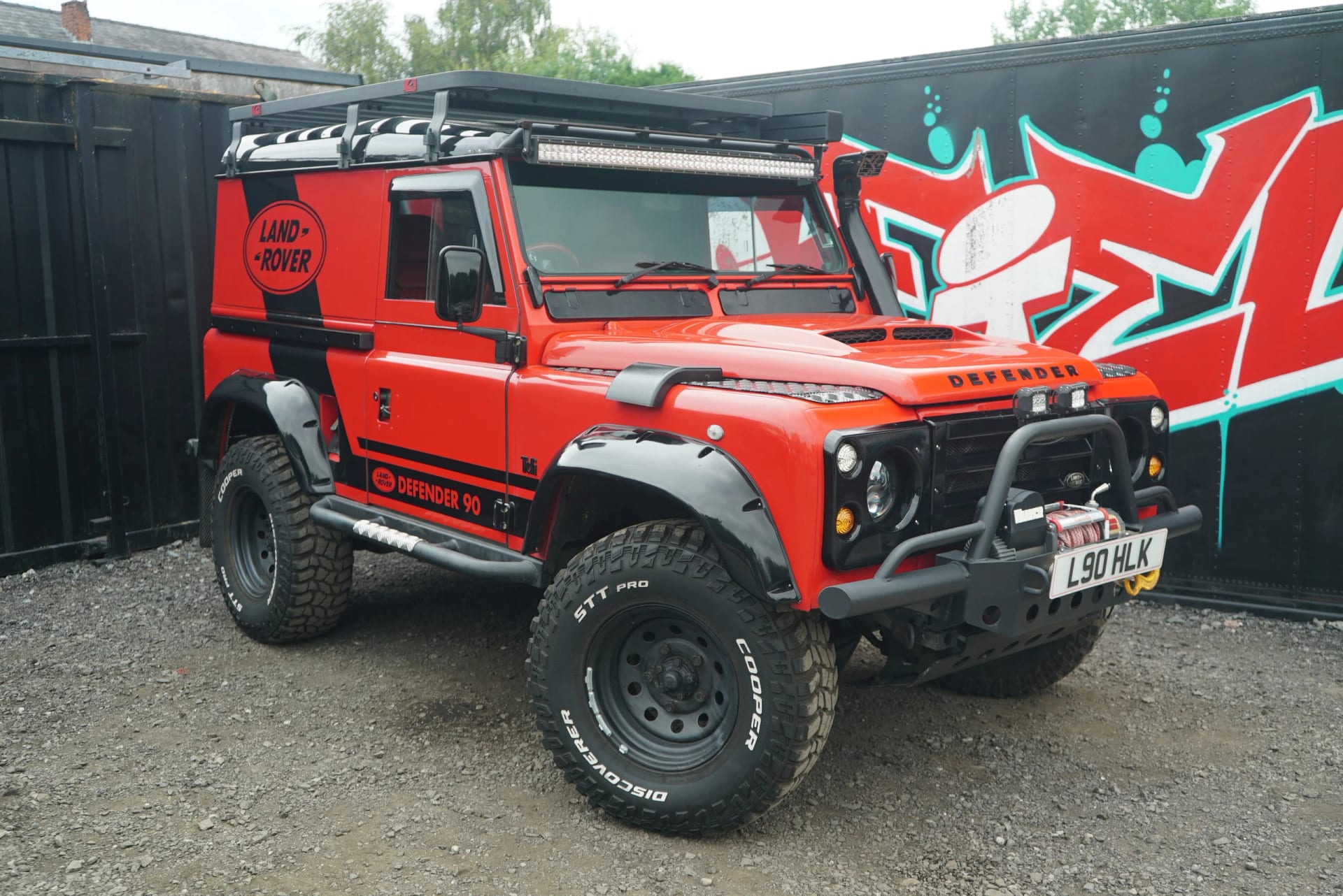 Land Rover Defender 90 - image 1 of 77