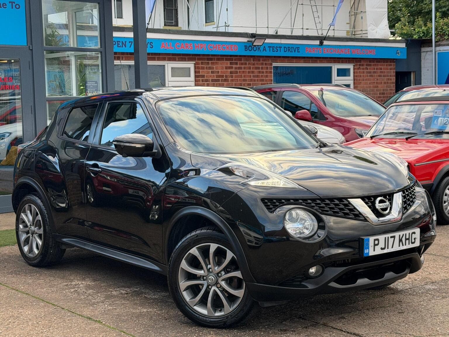 Nissan Juke - image 1 of 67