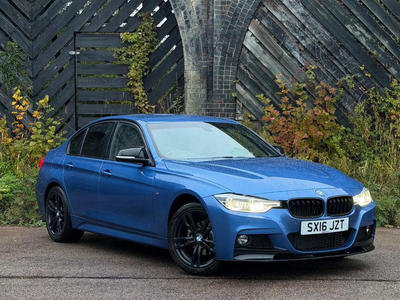 2016 BMW 3 Series 2.0 320i M Sport Auto xDrive Euro 6 in blue — photo 1 of 52