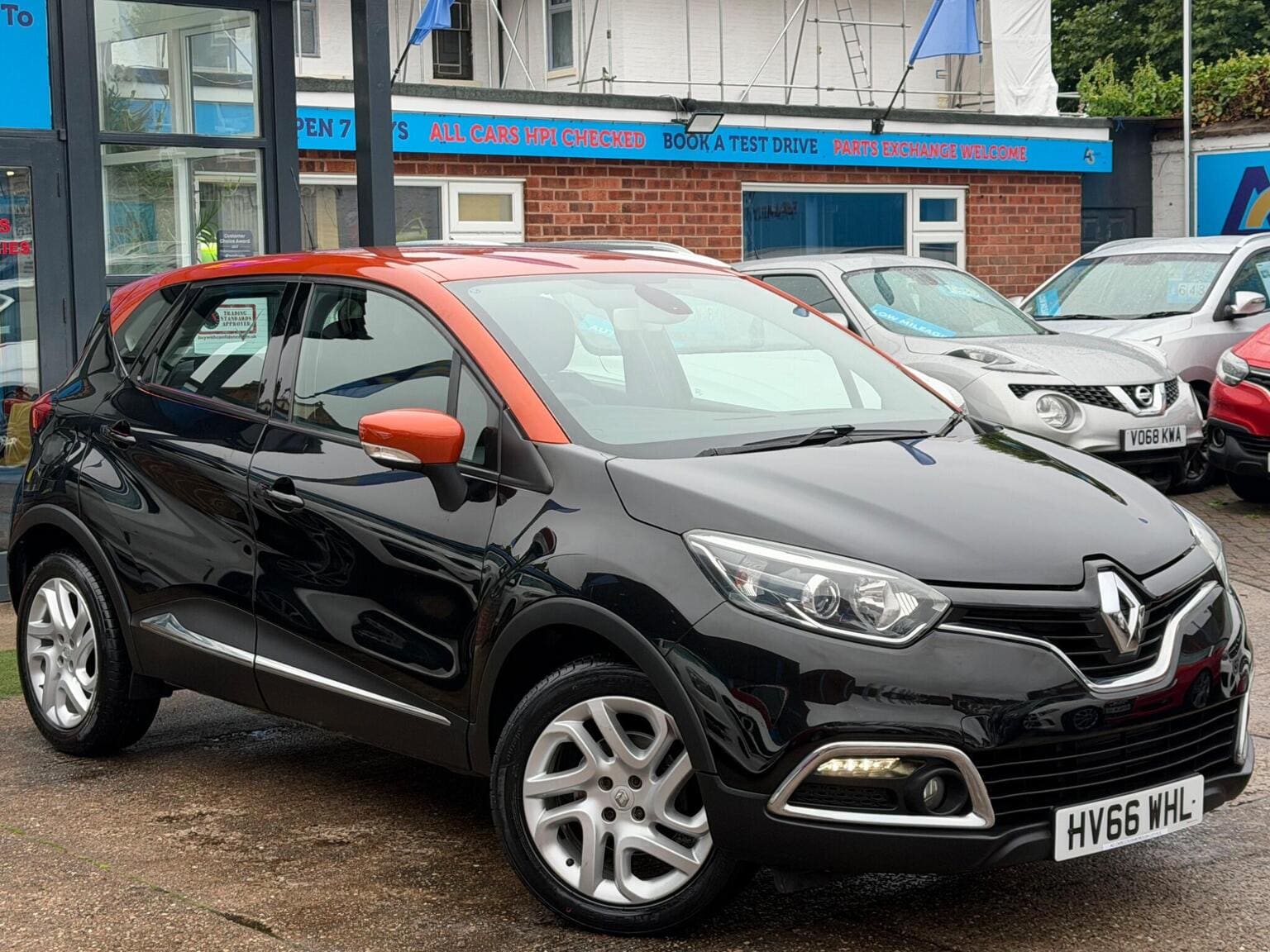 Renault Captur - image 1 of 62