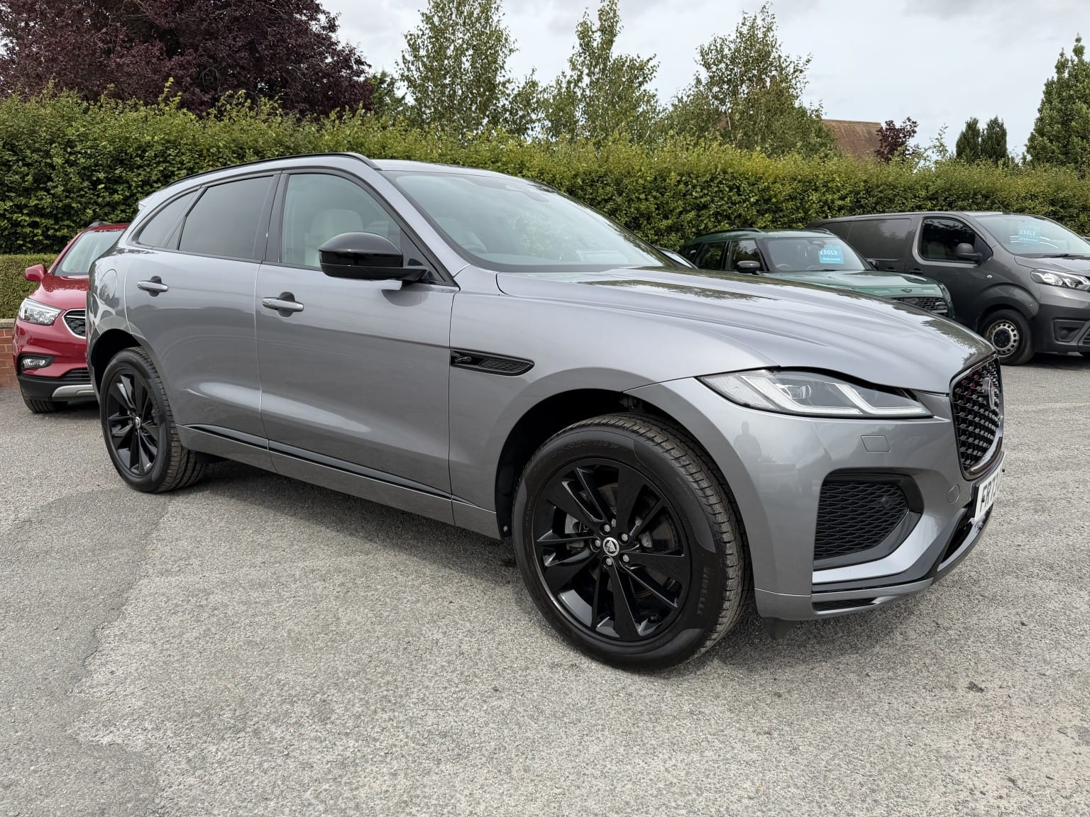 Jaguar F-Pace - image 1 of 45