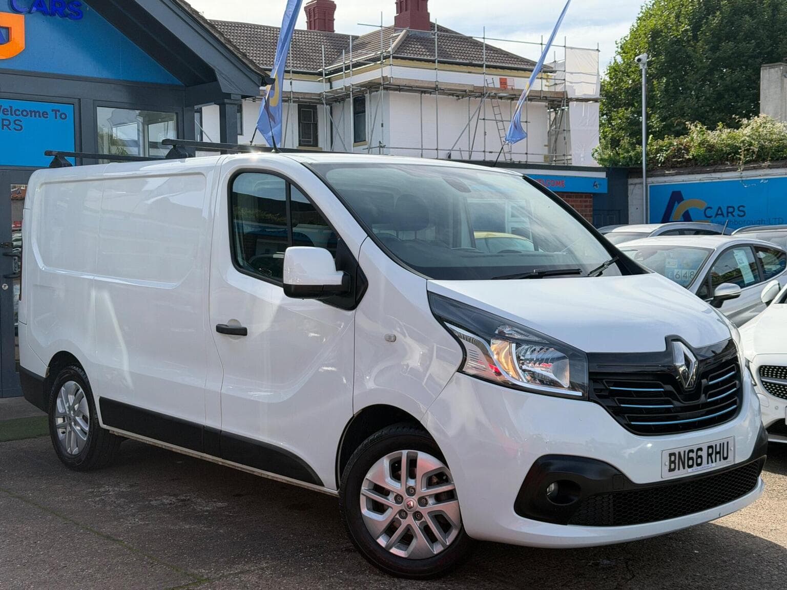 Renault Trafic - image 1 of 66