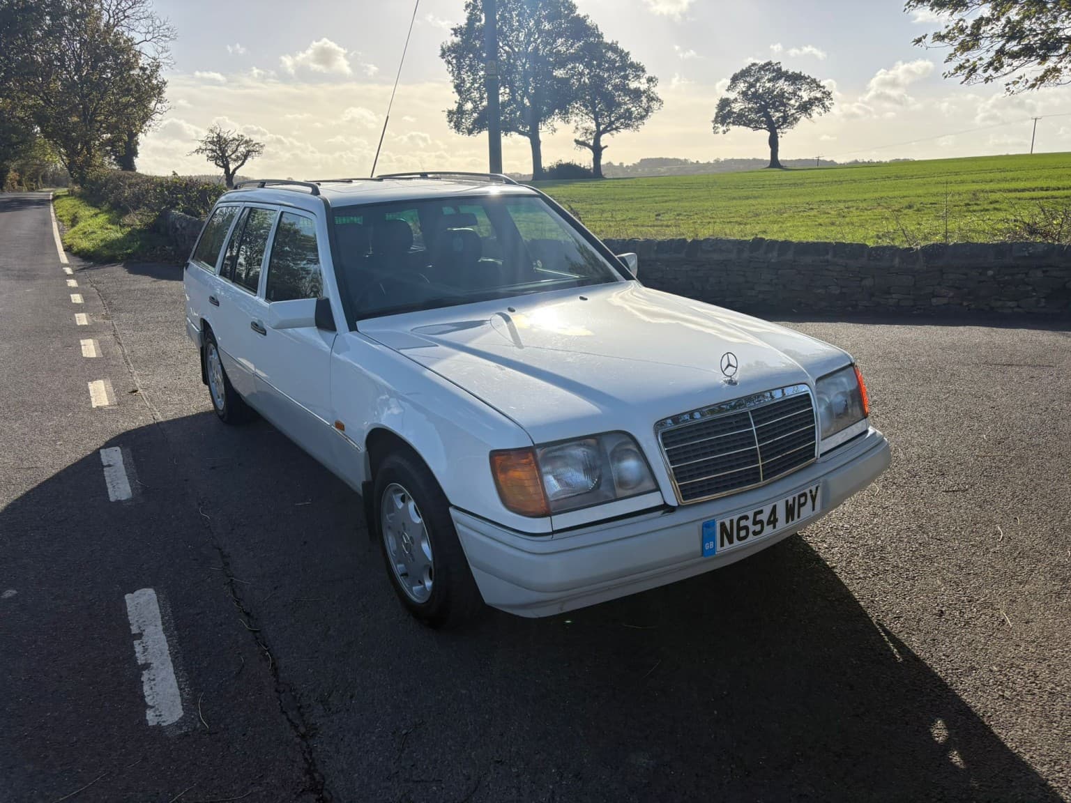 Mercedes-Benz 220 - image 1 of 10