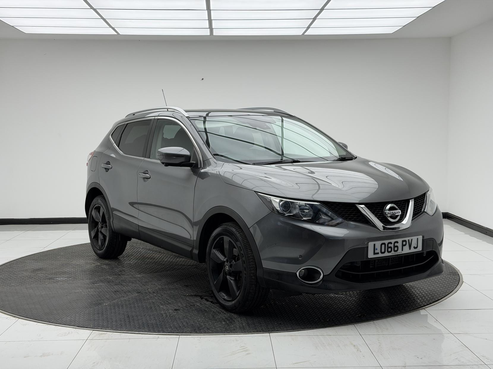 Nissan Qashqai - image 1 of 42