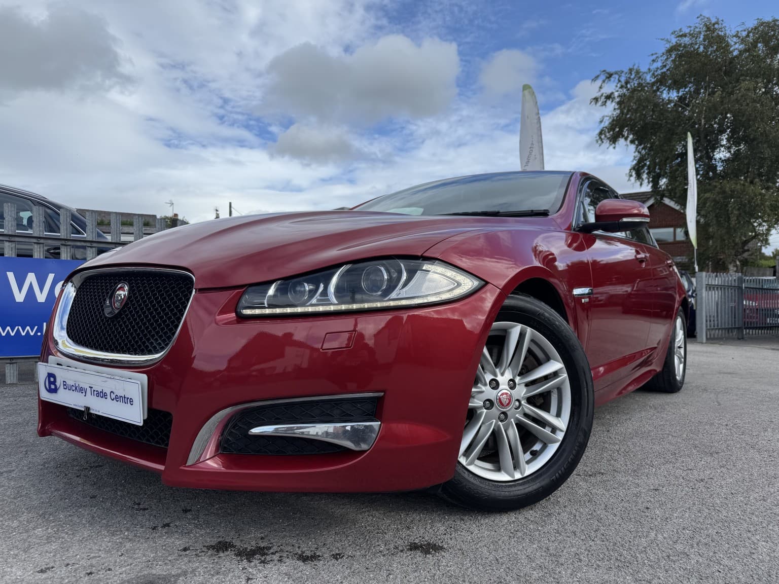Jaguar XF - image 1 of 39