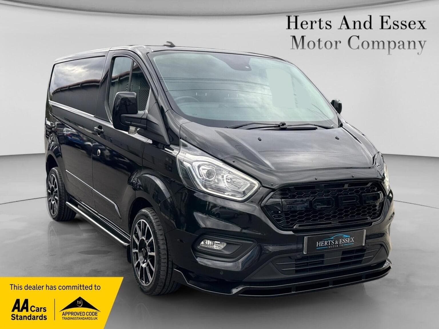 Ford Transit Custom - image 1 of 40