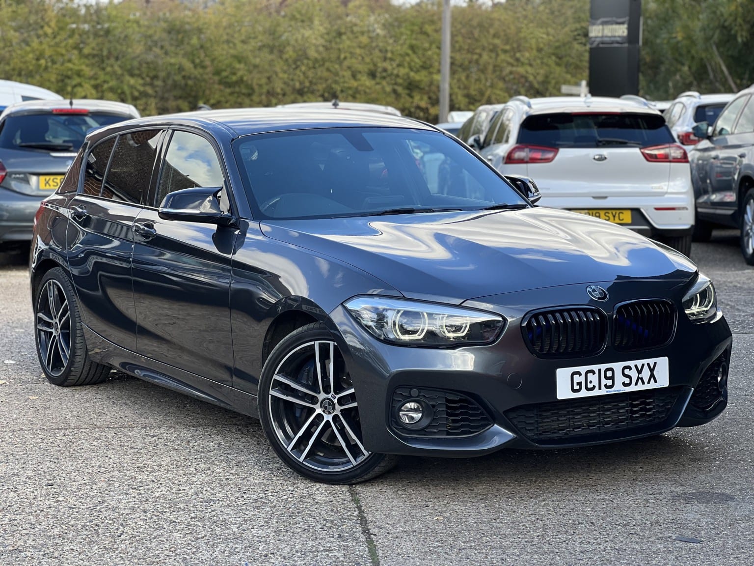 BMW 1 Series - image 1 of 60