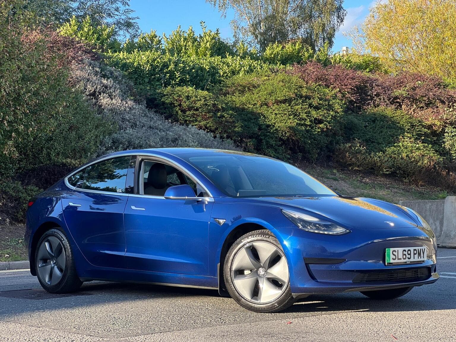 Tesla Model 3 - image 1 of 40