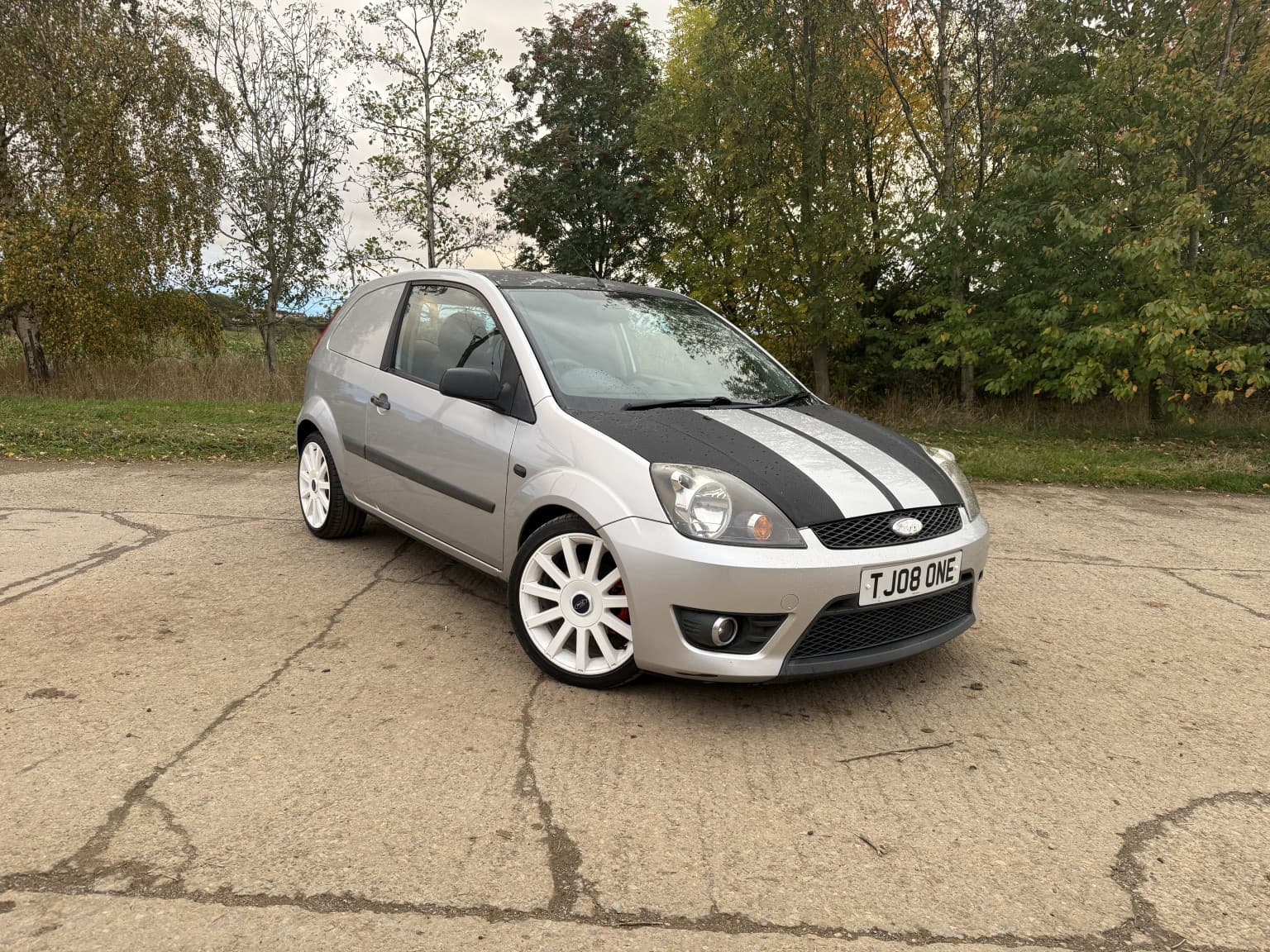 Ford Fiesta Van - image 1 of 22