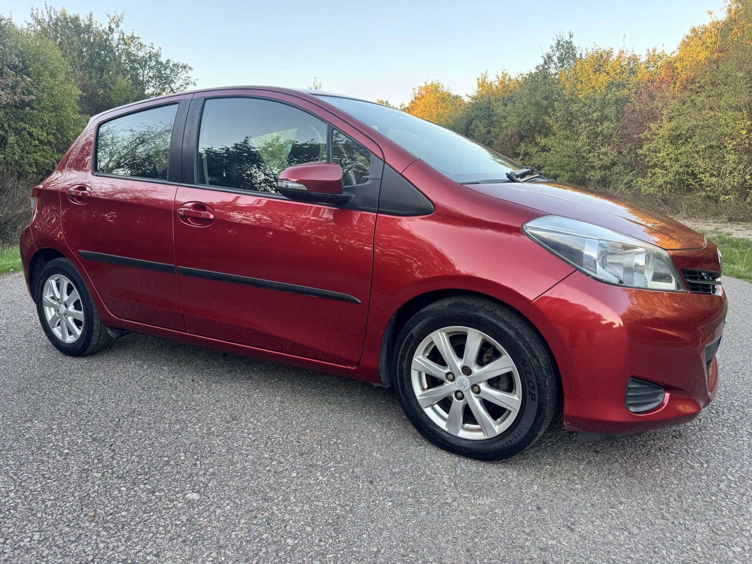 Toyota Yaris - image 1 of 42