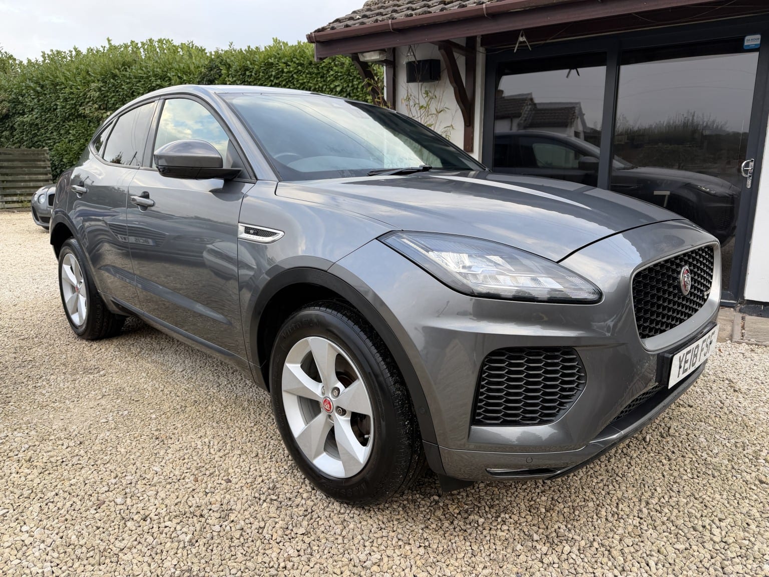 Jaguar E-Pace - image 1 of 11