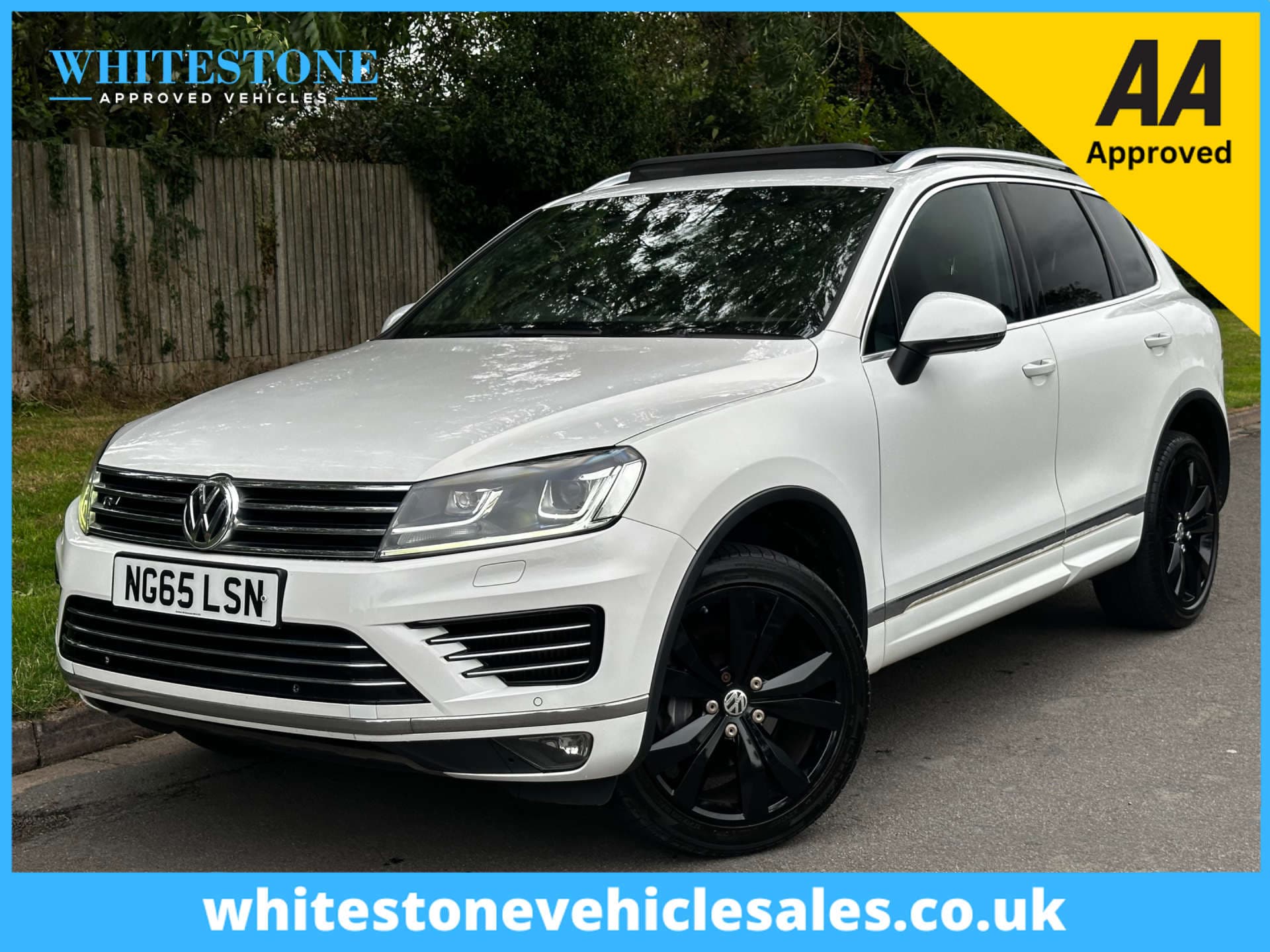 Volkswagen Touareg - image 1 of 38