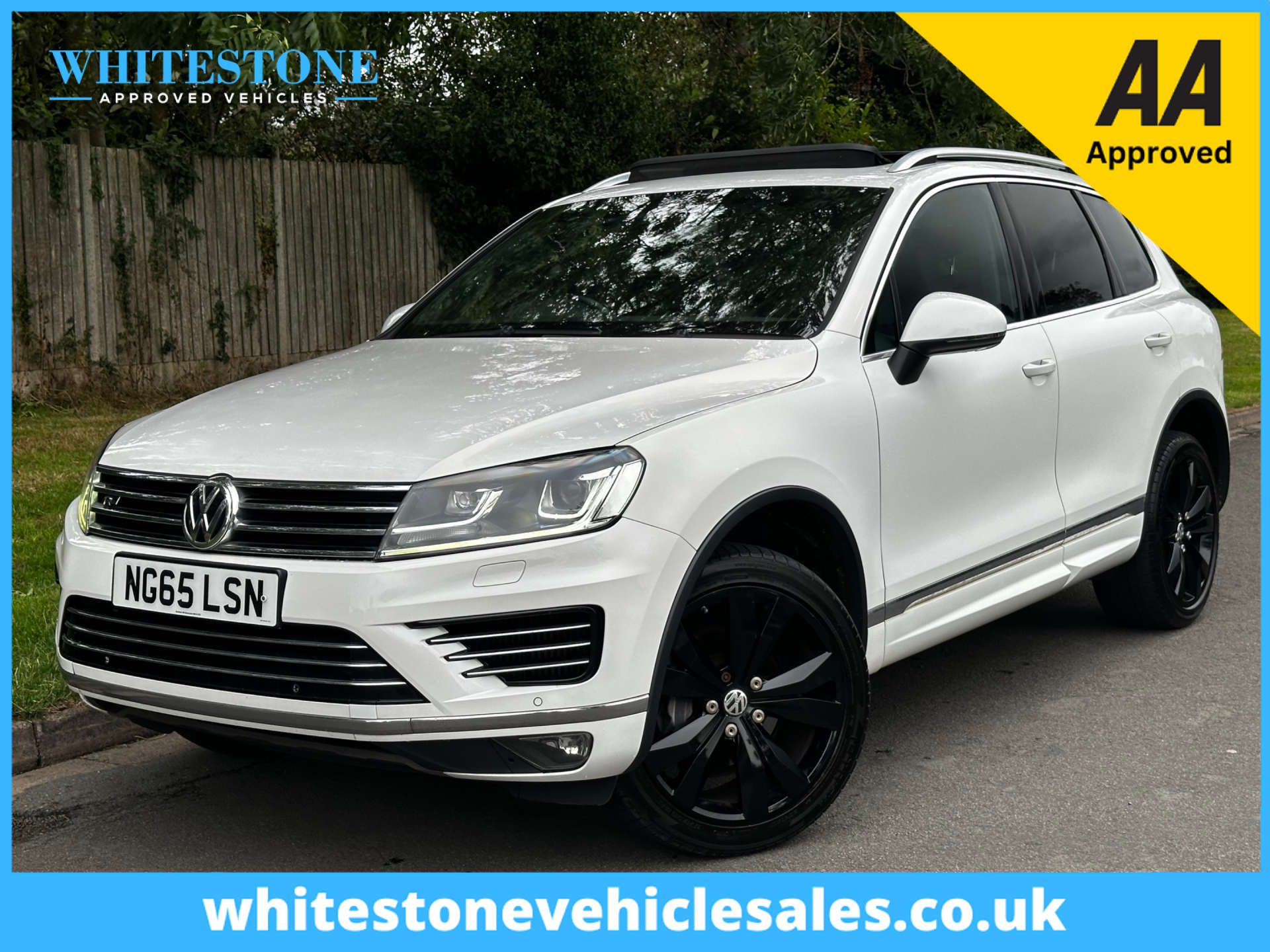 Volkswagen Touareg - image 1 of 38