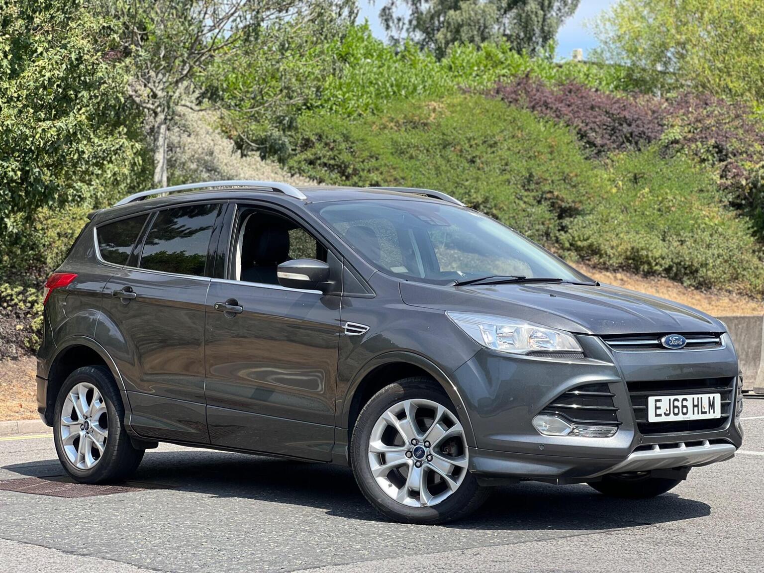 Ford Kuga - image 1 of 45
