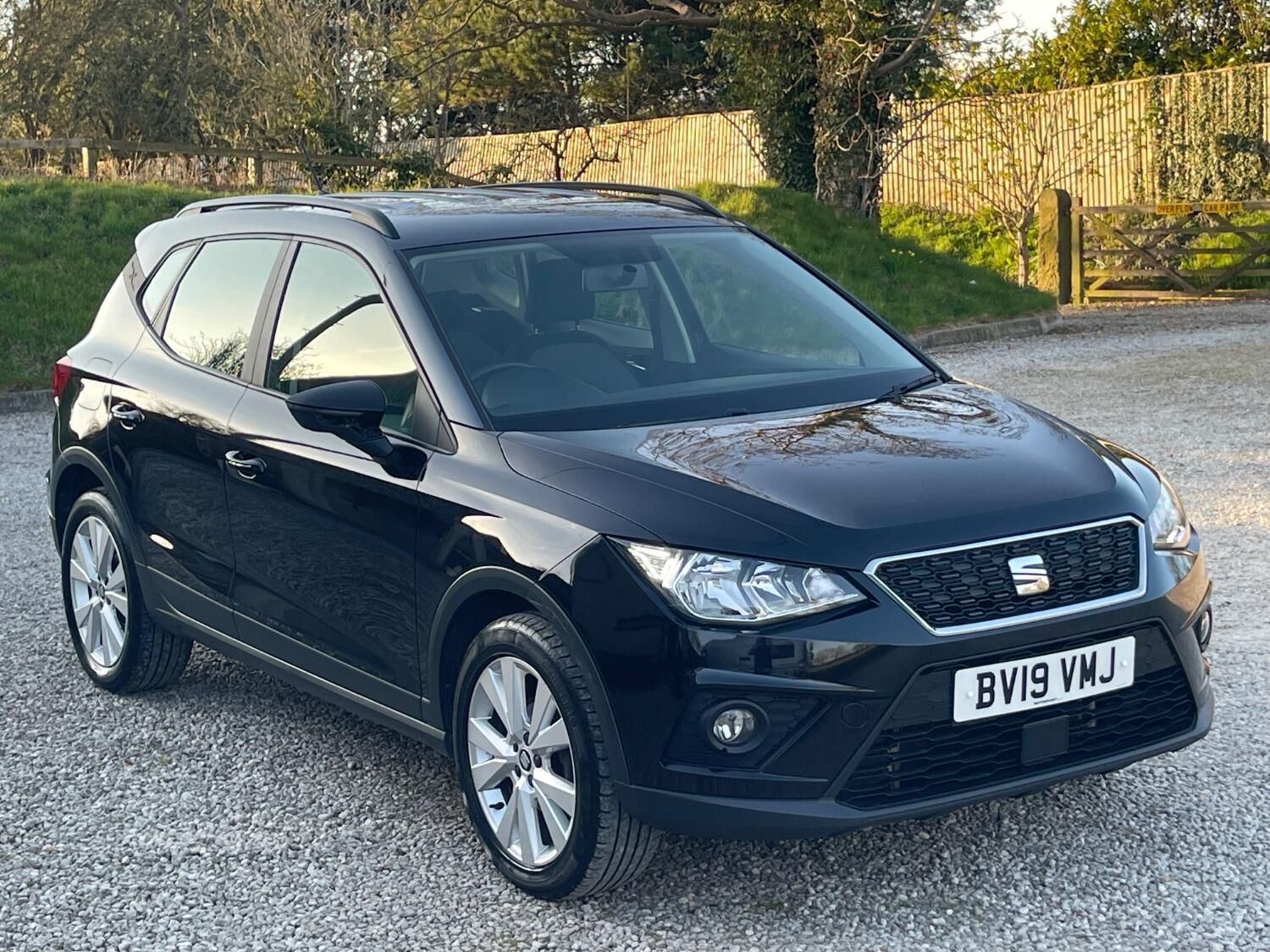 SEAT Arona - image 1 of 20
