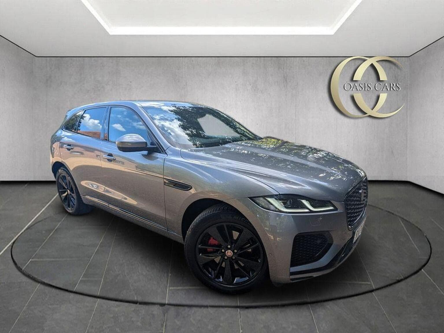Jaguar F-Pace - image 1 of 28