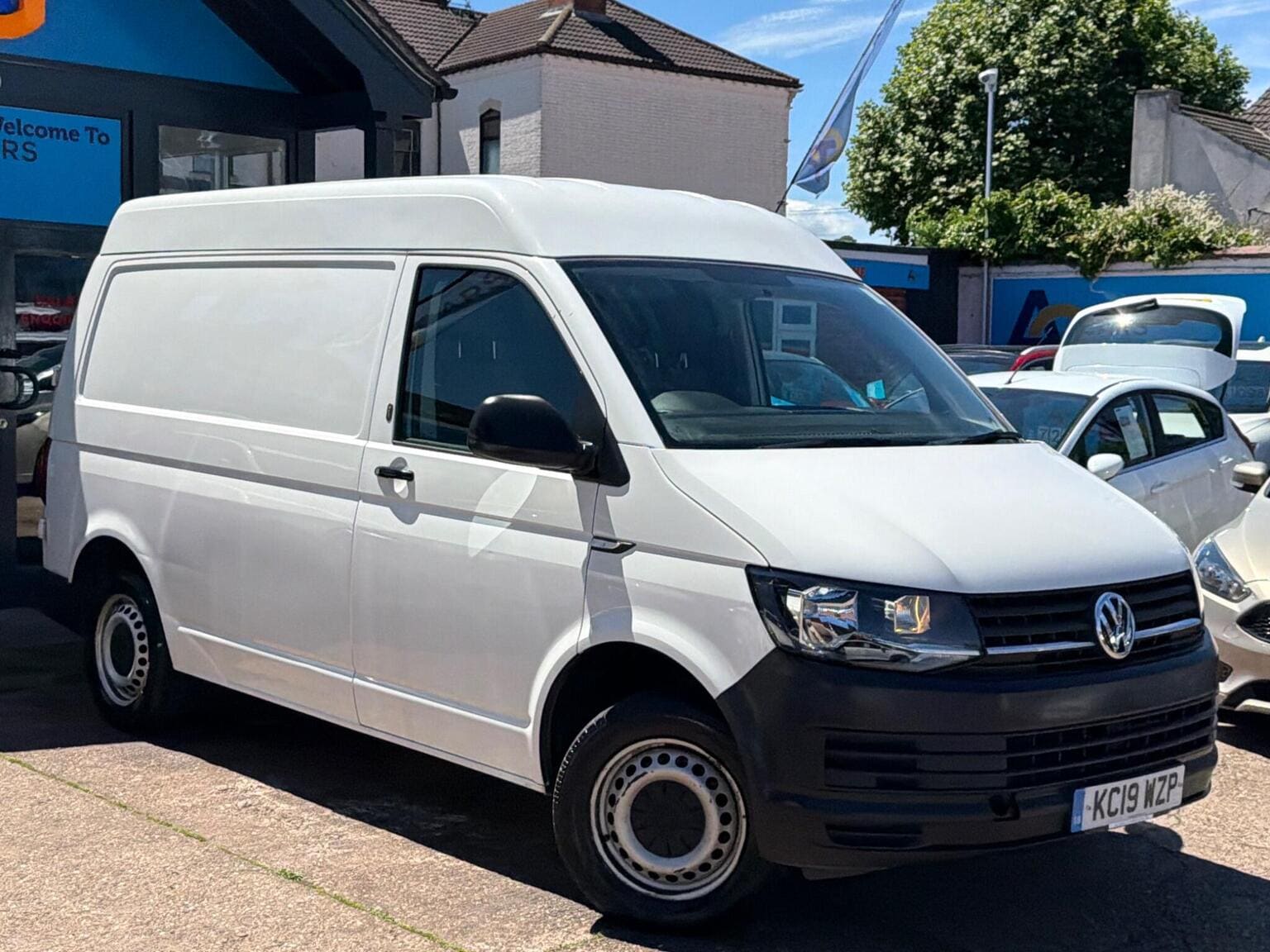 Volkswagen Transporter - image 1 of 47