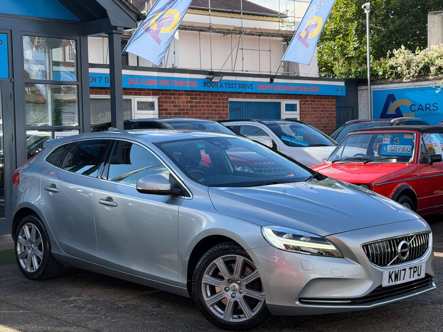 2017 Volvo V40 2.0 D3 Inscription Auto Euro 6 (s/s) 5dr in silver — photo 1 of 70