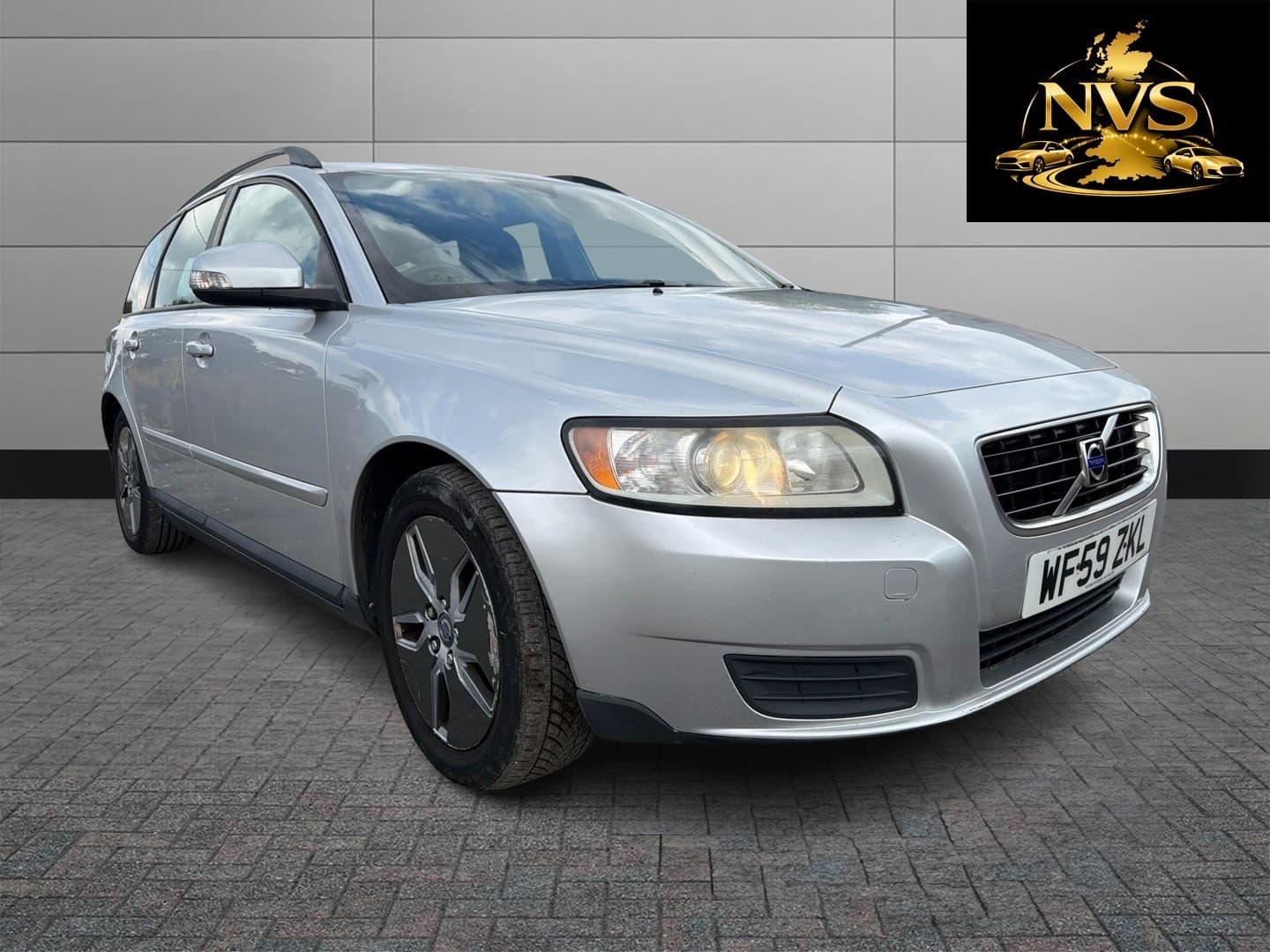 2009 VOLVO V50