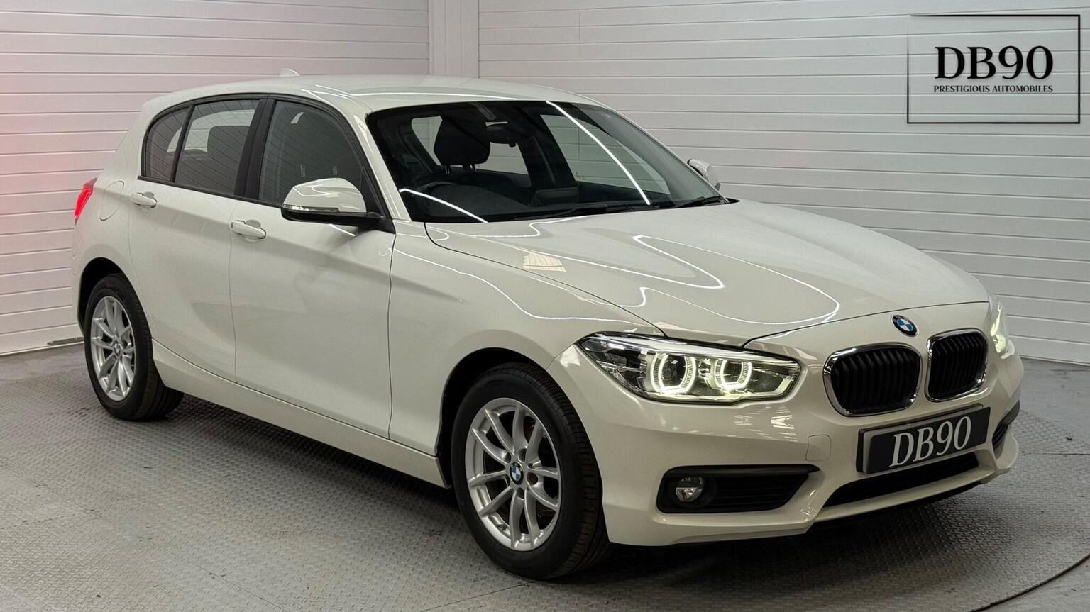 2019 BMW 1 Series 1.5 116d SE Business Euro 6 (s/s) 5dr in white — photo 1 of 51