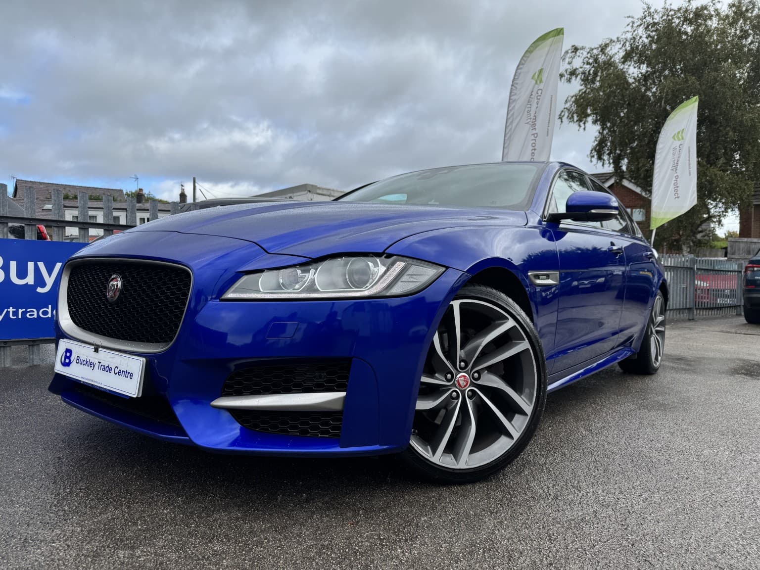 Jaguar XF - image 1 of 40