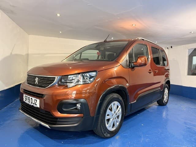 Peugeot Rifter - image 1 of 17