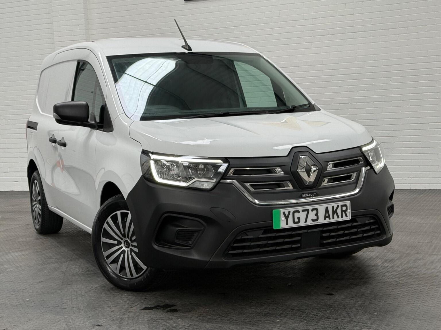 RENAULT KANGOO - image 1 of 92