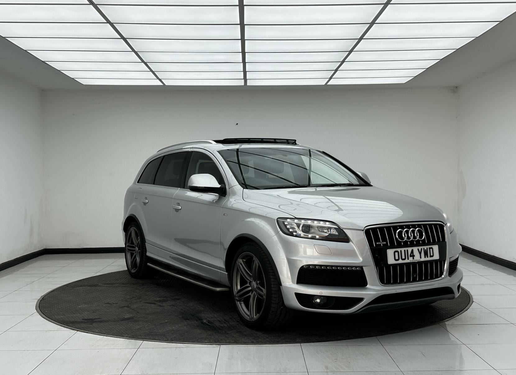Audi Q7 - image 1 of 61