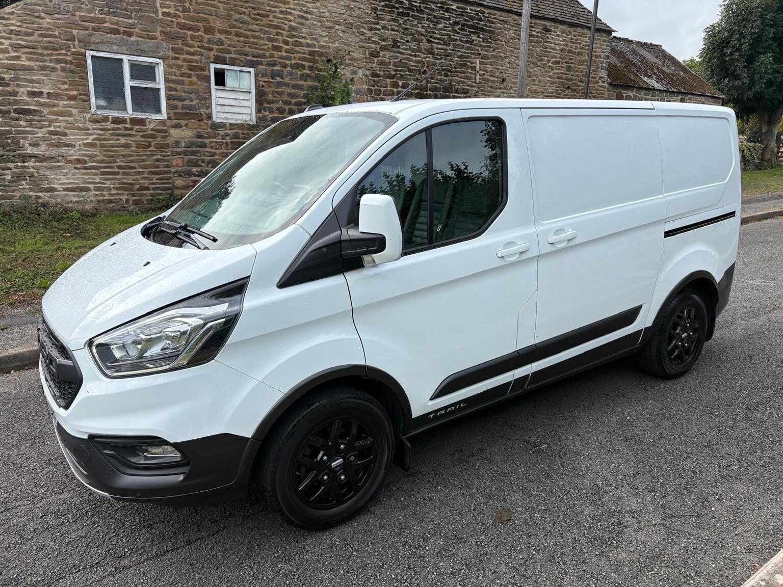 Ford Transit Custom - image 1 of 10