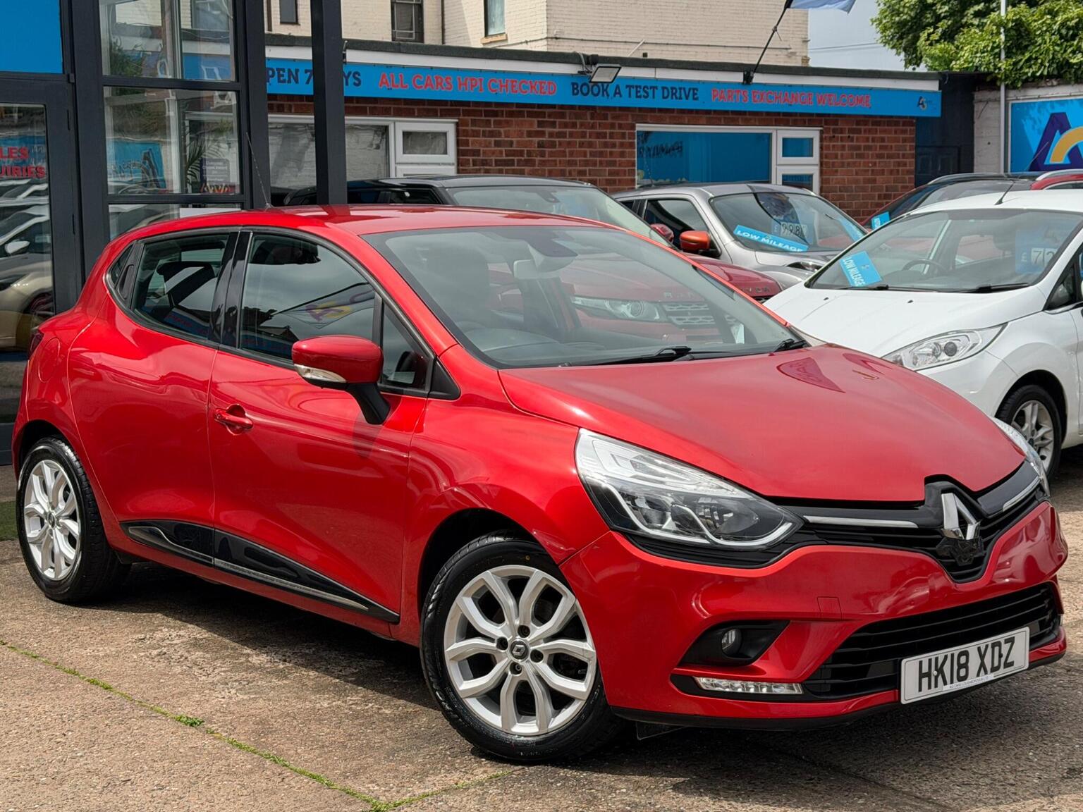 Renault Clio - image 1 of 54