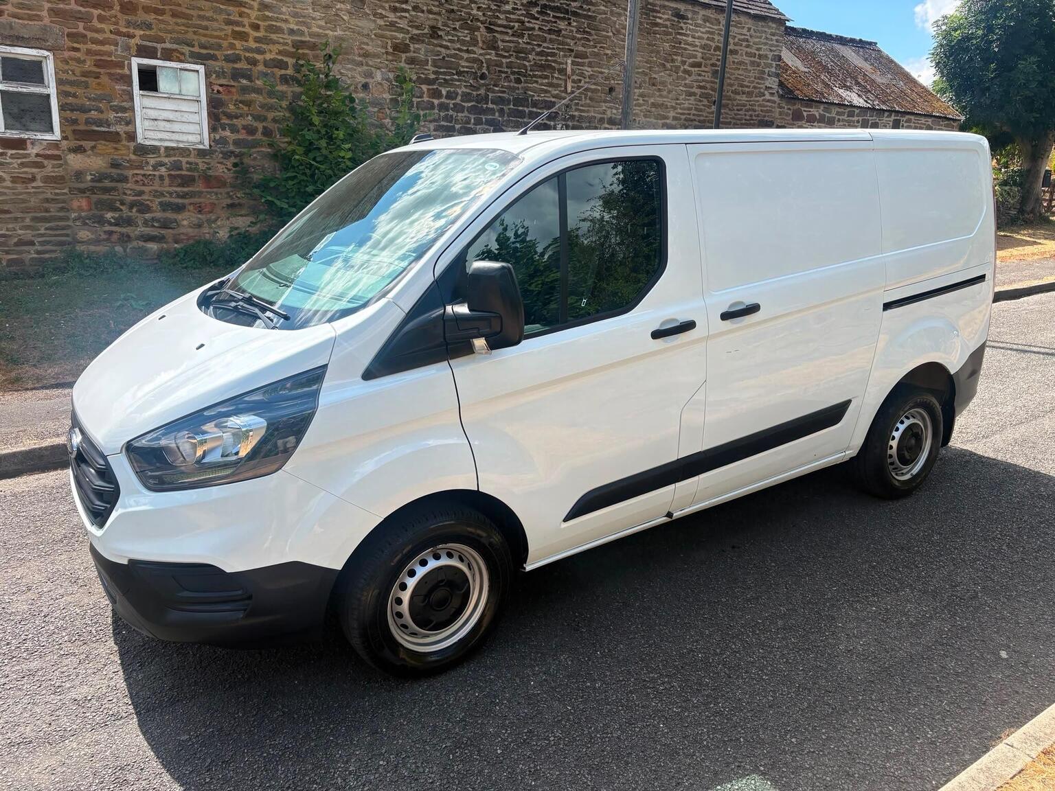 Ford Transit Custom - image 1 of 10