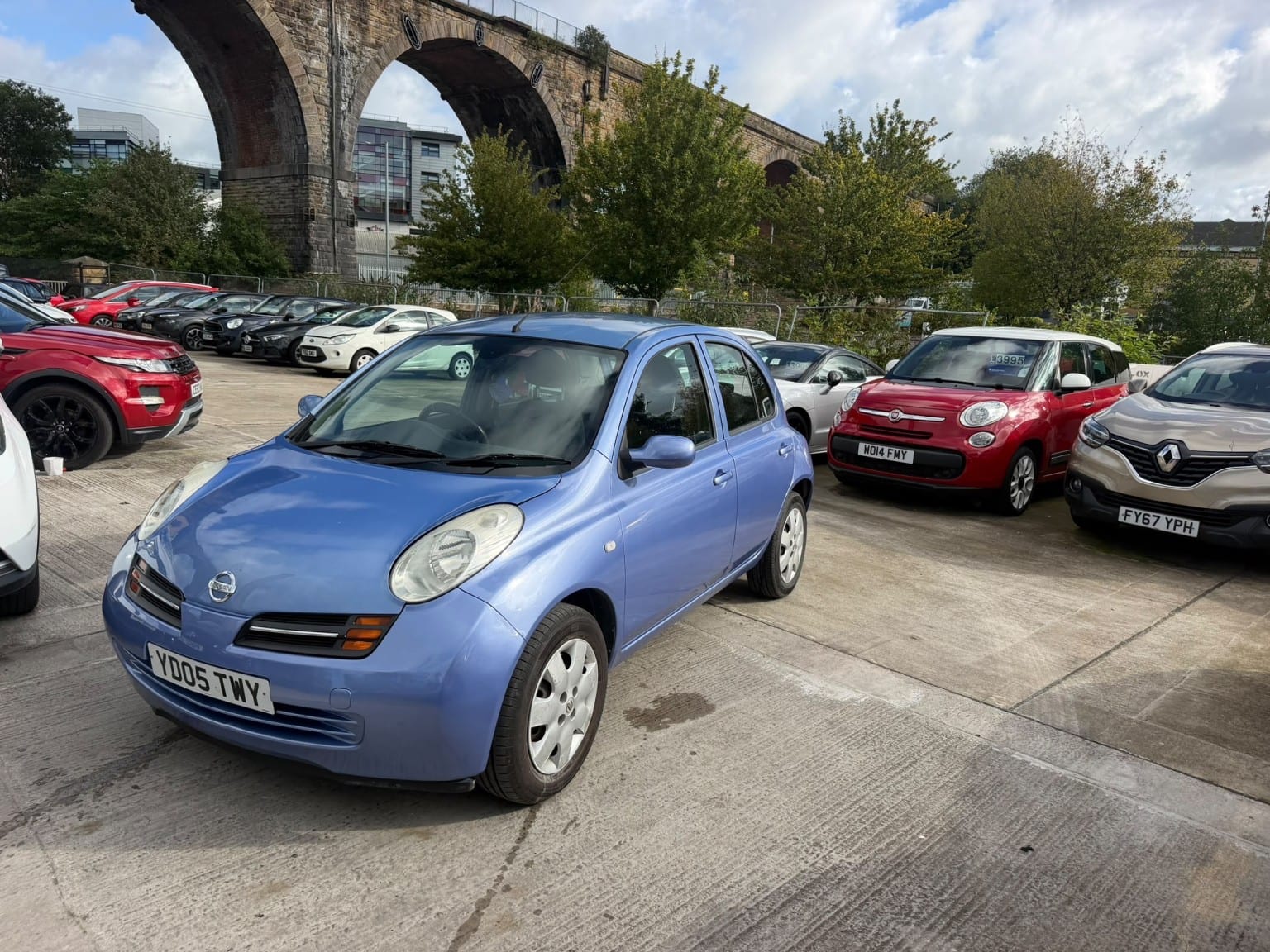 Nissan Micra - image 1 of 20