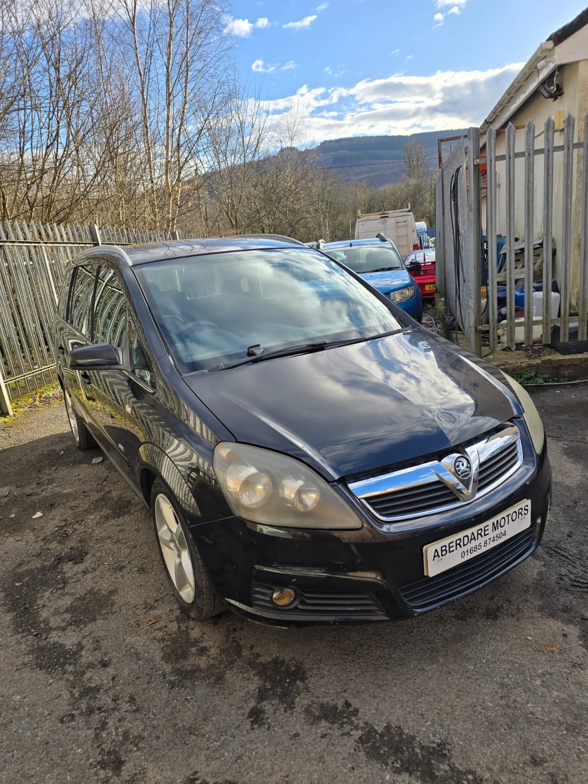 Vauxhall Zafira - image 1 of 13