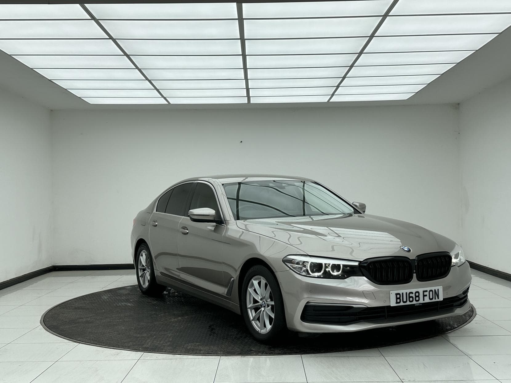 BMW 5 Series - image 1 of 63