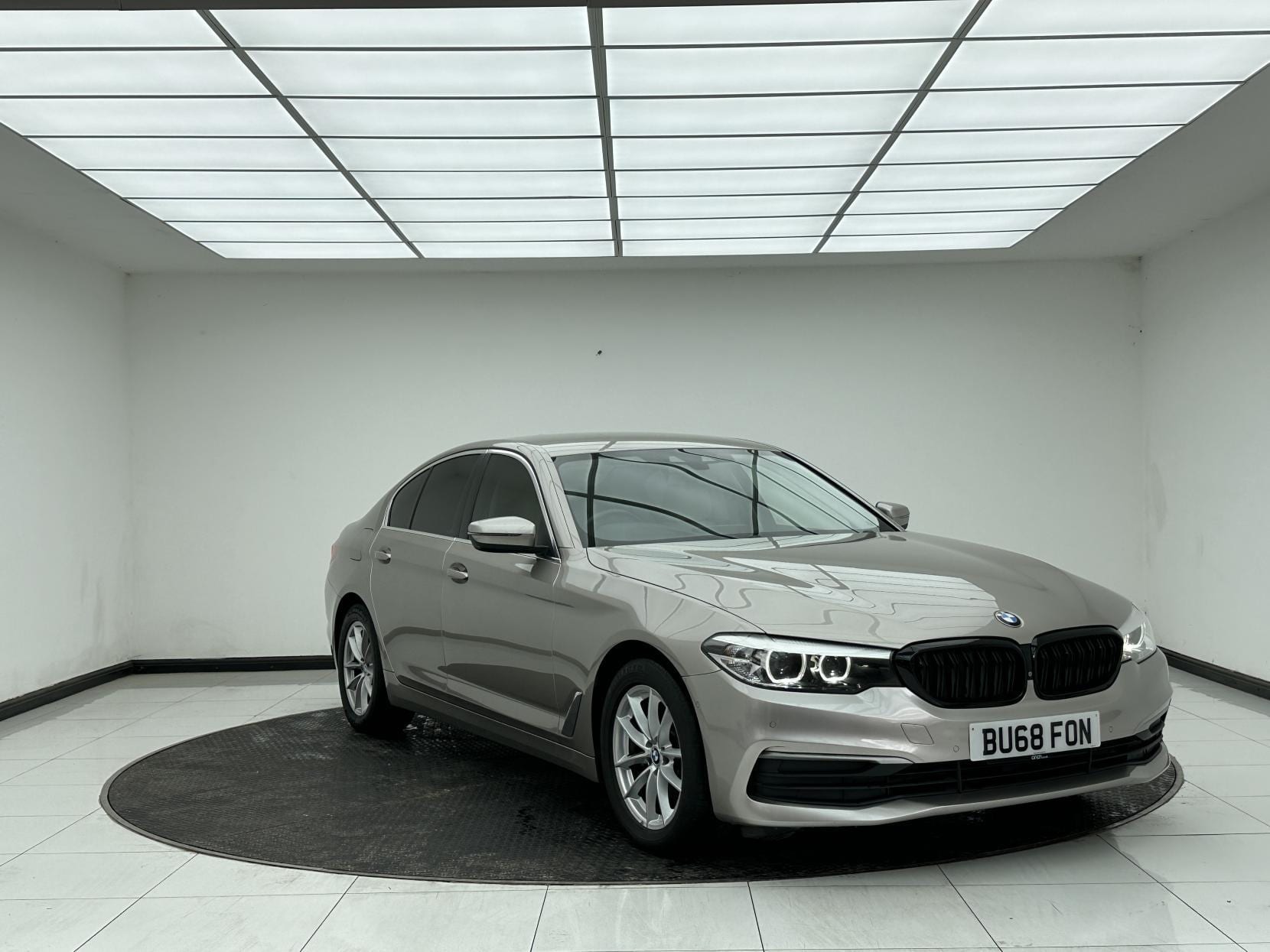BMW 5 Series - image 1 of 63