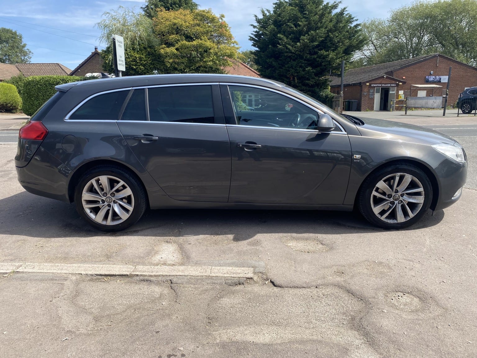 Vauxhall Insignia - image 1 of 24