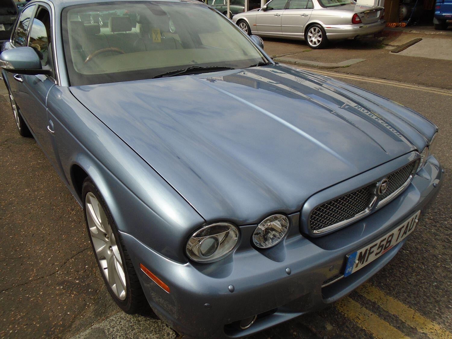 Jaguar XJ - image 1 of 31