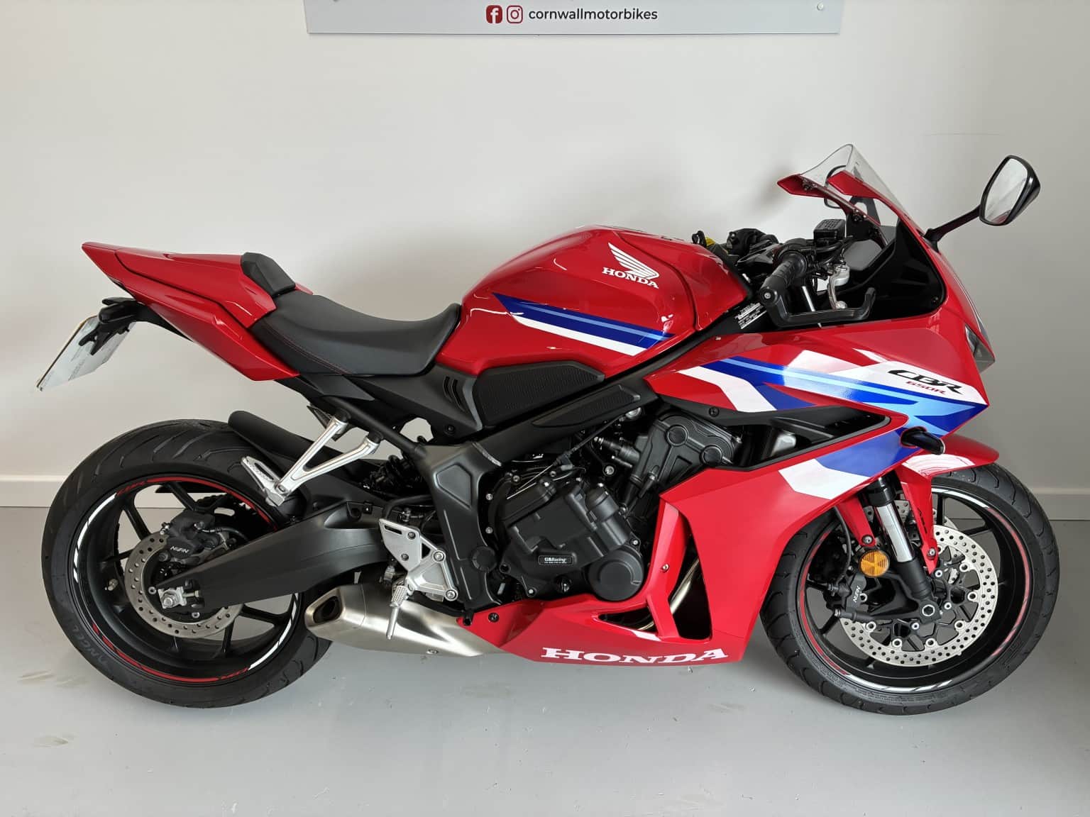 Honda CBR650R - image 1 of 17