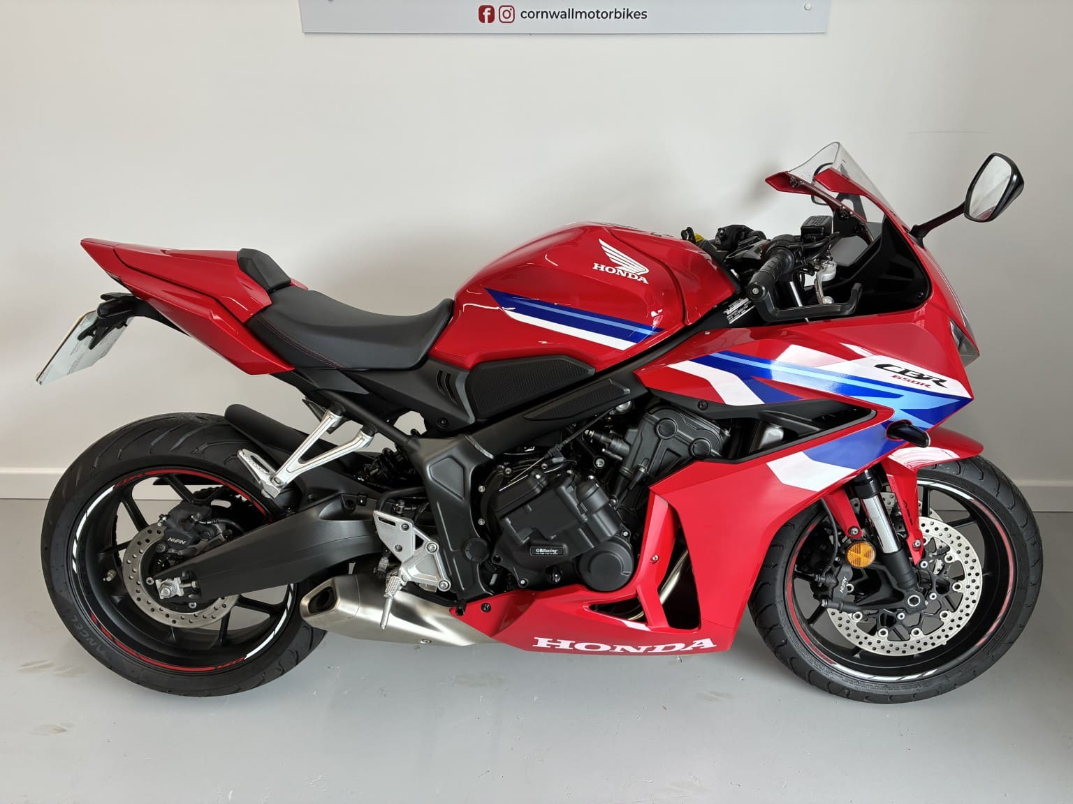 Honda CBR650R - image 1 of 17