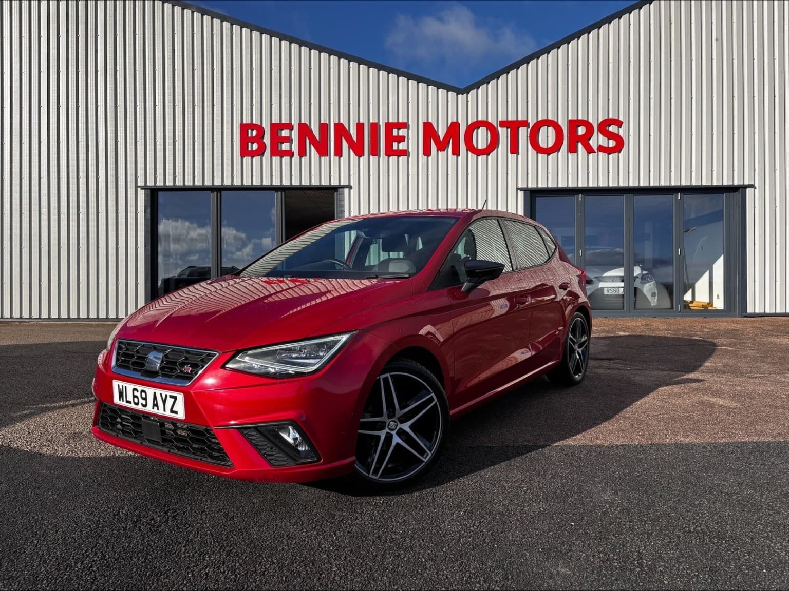 SEAT Ibiza - image 1 of 33
