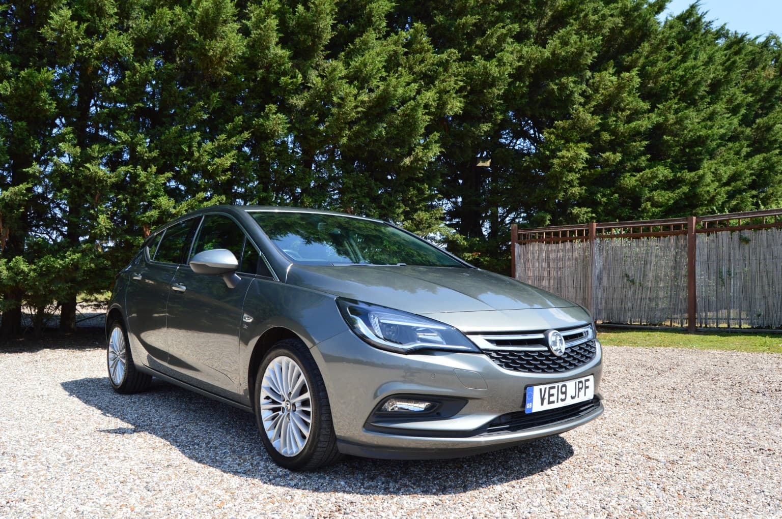 Vauxhall Astra - image 1 of 34