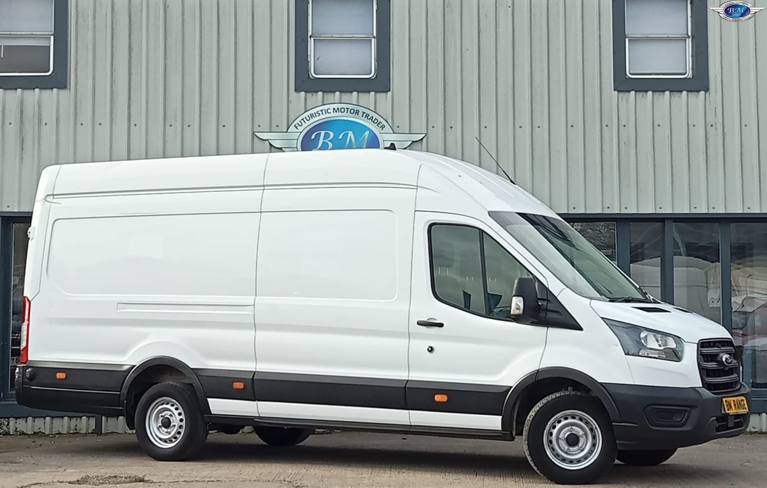 Ford Transit - image 1 of 22