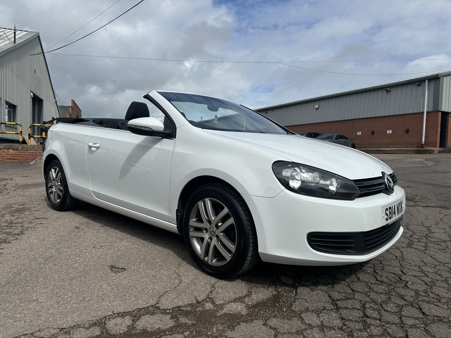Volkswagen Golf - image 1 of 46
