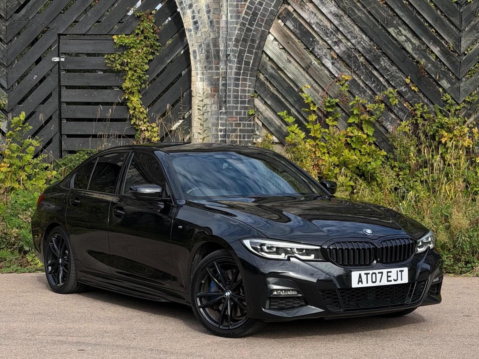 BMW 3 Series - image 1 of 55