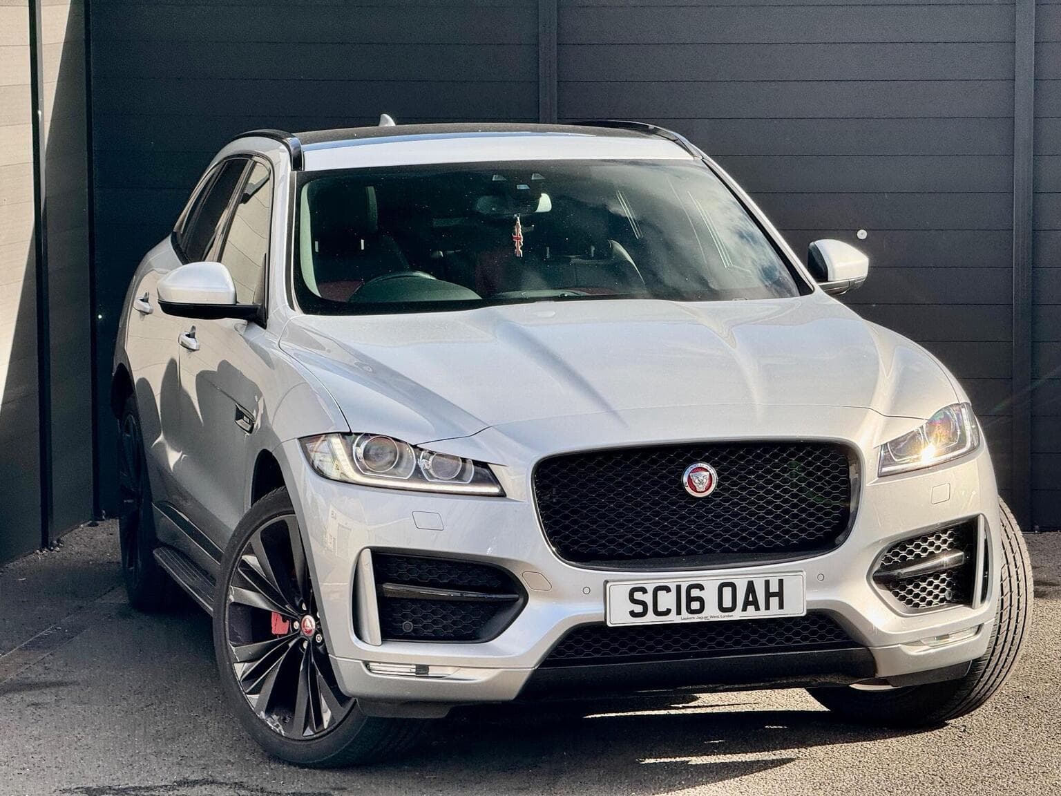 Jaguar F-Pace - image 1 of 28