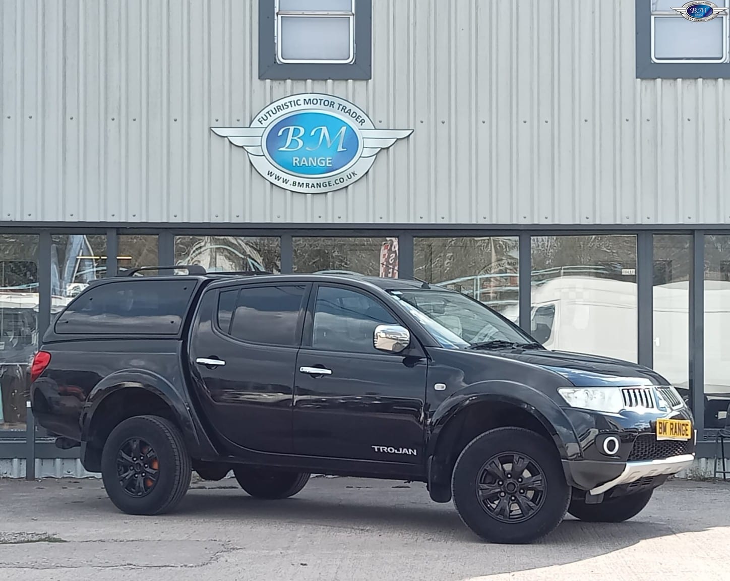 Mitsubishi L200 - image 1 of 21