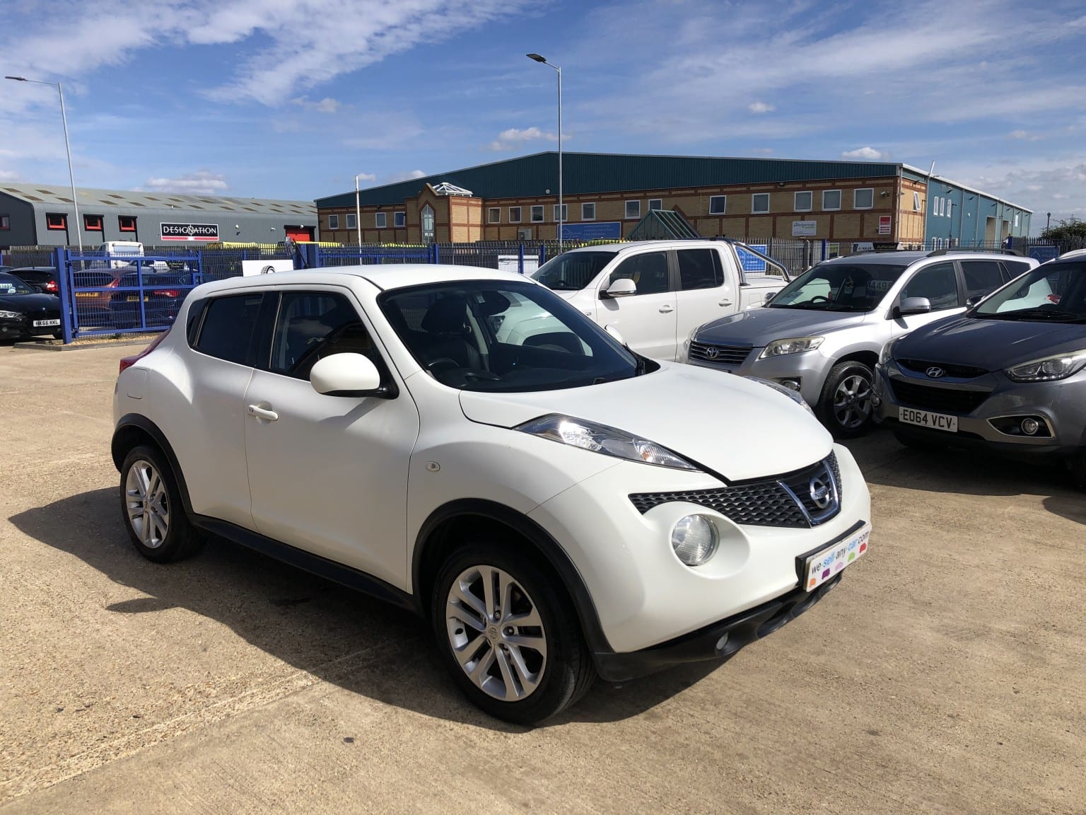 Nissan Juke - image 1 of 27