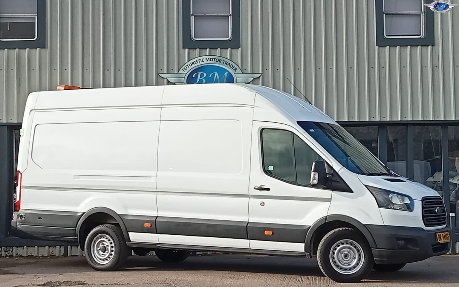Ford Transit - image 1 of 20